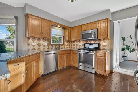 Kitchen - 2214 Stonehaven Dr, Plainfield, IL 60586 photo 4 of 5