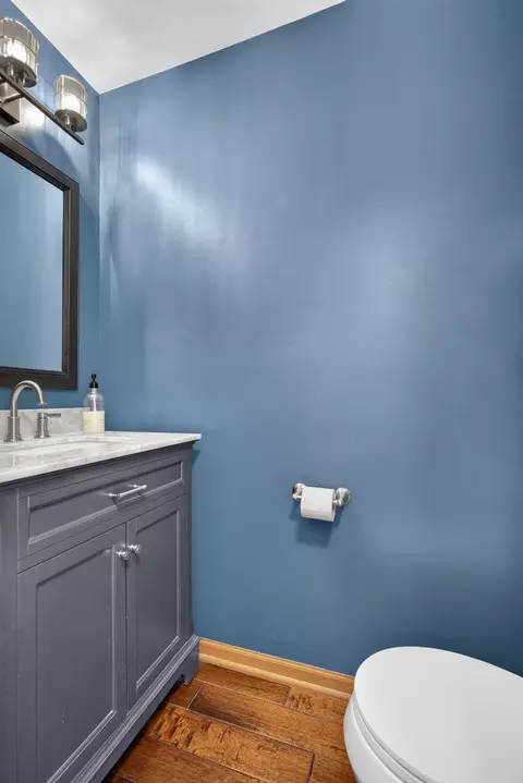 Bath - 2214 Stonehaven Dr, Plainfield, IL 60586 photo 2 of 5