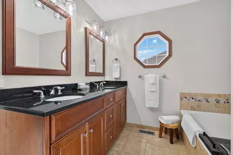 Bath - 2214 Stonehaven Dr, Plainfield, IL 60586 photo 5 of 5