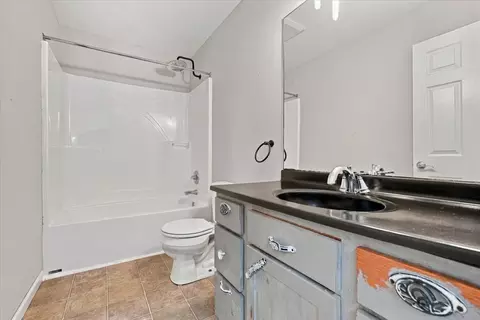 Bath - 414 Travis Dr, Carlock, IL 61725 photo 2 of 2