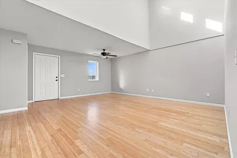 Living - 414 Travis Dr, Carlock, IL 61725 photo 2 of 3