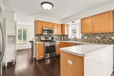 Kitchen - 2852 Lindgren Ct, Aurora, IL 60503 photo 1 of 3