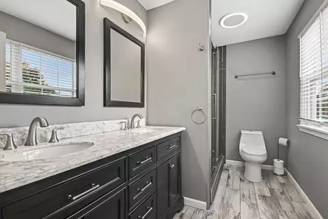 Bath - 2852 Lindgren Ct, Aurora, IL 60503 photo 1 of 2