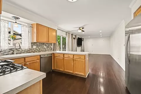 Kitchen - 2852 Lindgren Ct, Aurora, IL 60503 photo 2 of 3