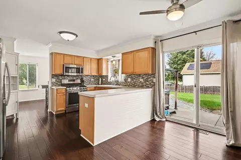 Kitchen - 2852 Lindgren Ct, Aurora, IL 60503 photo 3 of 3