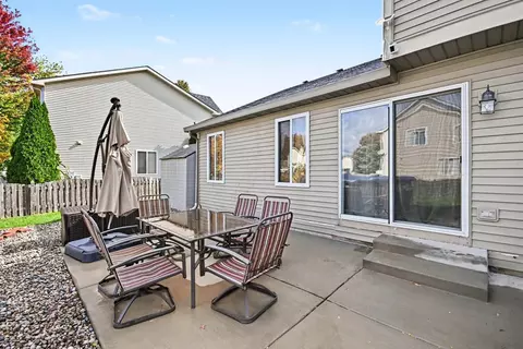 Exterior - 2852 Lindgren Ct, Aurora, IL 60503 photo 2 of 7