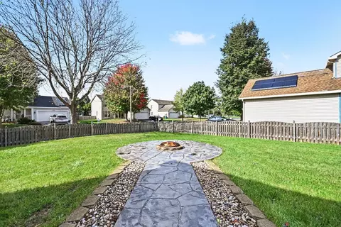 Exterior - 2852 Lindgren Ct, Aurora, IL 60503 photo 4 of 7