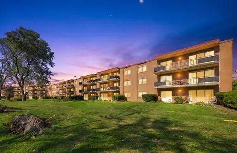940 Holbrook Rd #32A, Homewood, IL 60430