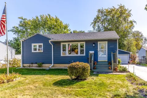 1627 Ferry St, Waukegan, IL 60087