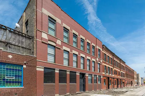 2120 W Grand Ave #D, Chicago, IL 60612