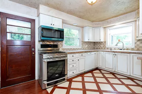 Kitchen - 625 S 2nd St, West Dundee, IL 60118 photo 4 of 4