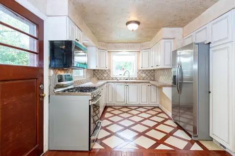 Kitchen - 625 S 2nd St, West Dundee, IL 60118 photo 1 of 4