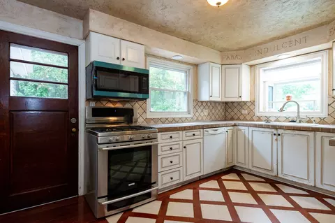 Kitchen - 625 S 2nd St, West Dundee, IL 60118 photo 2 of 4