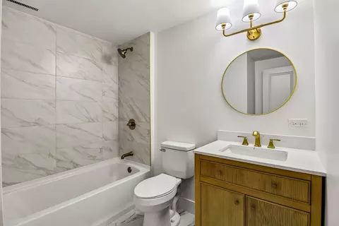 Bath - 3610 Pheasant Dr, Rolling Meadows, IL 60008 photo 4 of 5