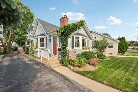 1216 Canfield Rd, Park Ridge, IL 60068