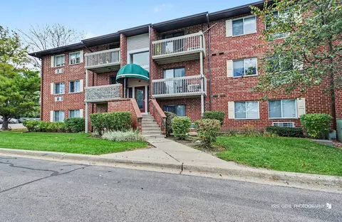 960 N Lakeside Dr #2-A, Vernon Hills, IL 60061