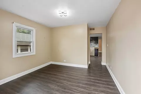 Living - 4004 Oak Ave, Brookfield, IL 60513 photo 6 of 6