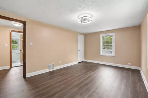 Living - 4004 Oak Ave, Brookfield, IL 60513 photo 1 of 6