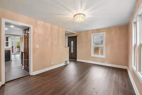 Living - 4004 Oak Ave, Brookfield, IL 60513 photo 4 of 6