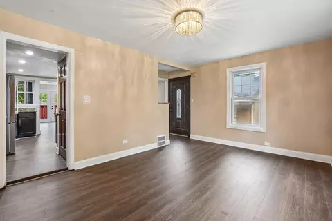 Living - 4004 Oak Ave, Brookfield, IL 60513 photo 3 of 6