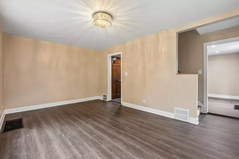 Living - 4004 Oak Ave, Brookfield, IL 60513 photo 2 of 6
