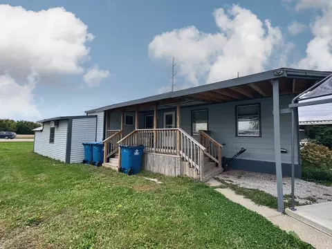 106 Redwood Mnr, Pontiac, IL 61764