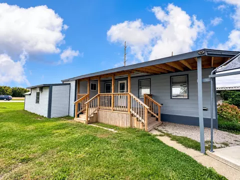 106 Redwood Mnr, Pontiac, IL 61764