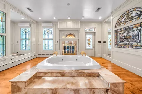 Bath - 1616 Forest Pl, Evanston, IL 60201 photo 2 of 2