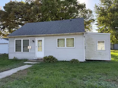4120 6th St, Rock Island, IL 61201