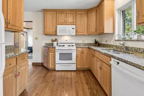 Kitchen - 400 Addison Rd, Riverside, IL 60546 photo 2 of 4
