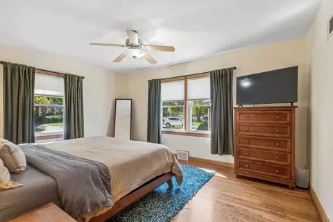 Bedroom - 400 Addison Rd, Riverside, IL 60546 photo 1 of 4
