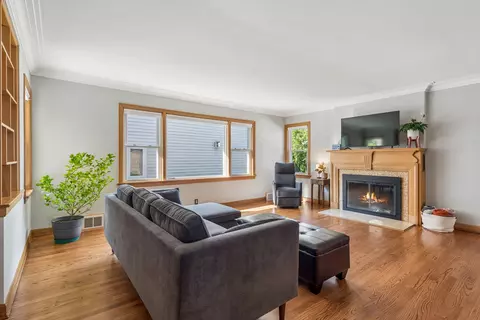 Living - 400 Addison Rd, Riverside, IL 60546 photo 2 of 2