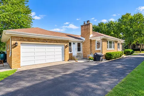 Exterior - 400 Addison Rd, Riverside, IL 60546 photo 2 of 4