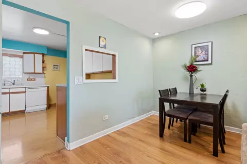 Dining - 612 Cobblestone Cir #E, Glenview, IL 60025 photo 1 of 2