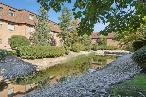 View/Area - 612 Cobblestone Cir #E, Glenview, IL 60025 photo 1 of 2
