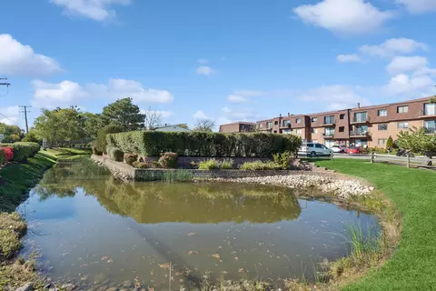 View/Area - 612 Cobblestone Cir #E, Glenview, IL 60025 photo 2 of 2
