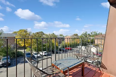 Other - 612 Cobblestone Cir #E, Glenview, IL 60025 photo 2 of 5