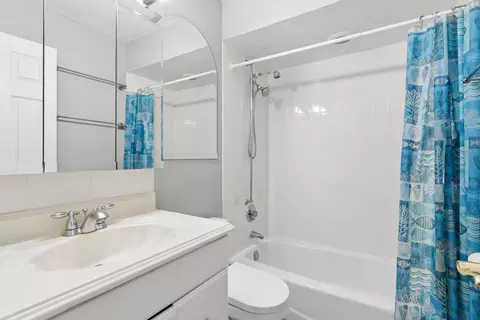 Bath - 612 Cobblestone Cir #E, Glenview, IL 60025 photo 1 of 1