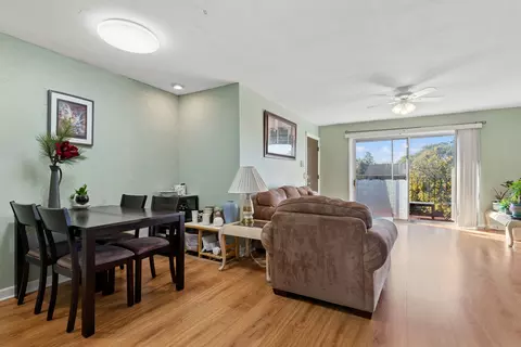 Dining - 612 Cobblestone Cir #E, Glenview, IL 60025 photo 2 of 2