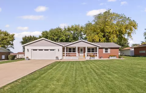 922 E Lefevre Ave, Gibson City, IL 60936