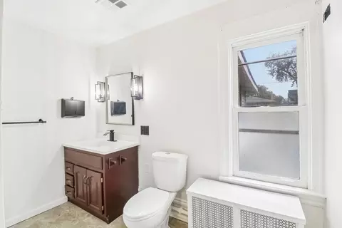 Bath - 9 Blackman Ave, Joliet, IL 60436 photo 1 of 1
