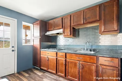 754 Walnut St #2W, Waukegan, IL 60085
