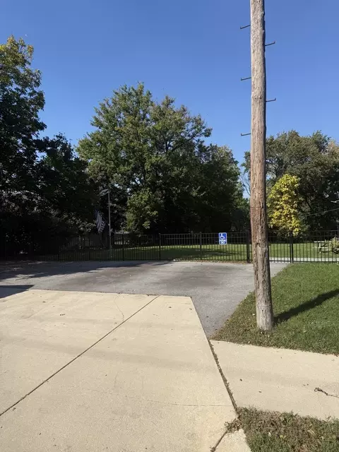 302 W Naperville Rd, Westmont, IL 60559