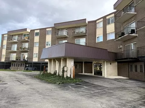 9840 S Pulaski Rd #211-4, Oak Lawn, IL 60453