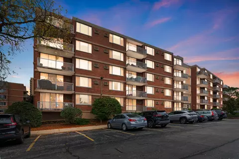 2200 S Stewart Ave #4D, Lombard, IL 60148
