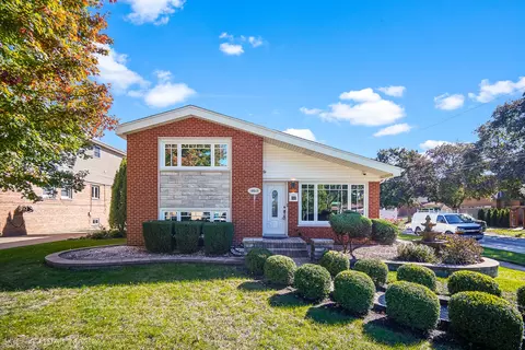 10545 S Kenneth Ave, Oak Lawn, IL 60453