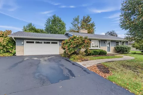 202 N Raven Rd, Shorewood, IL 60404