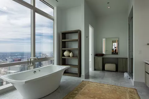 Bath - 363 E Wacker Dr #7701, Chicago, IL 60601 photo 1 of 2