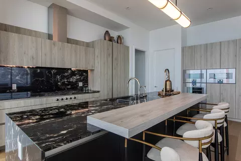 Kitchen - 363 E Wacker Dr #7701, Chicago, IL 60601 photo 4 of 6