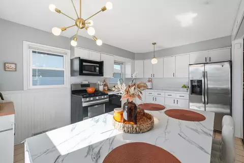 Kitchen - 7708 W 81st St, Bridgeview, IL 60455 photo 4 of 4